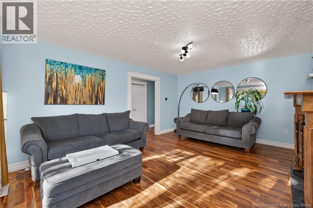 83 Renfrew Property Photo 14