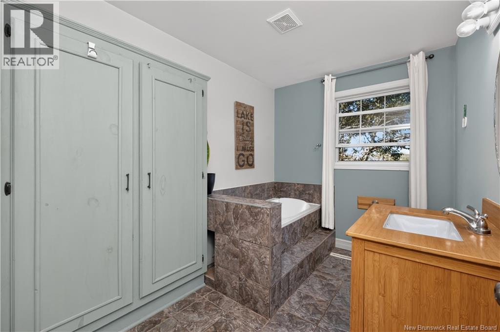 83 Renfrew Property Photo 16