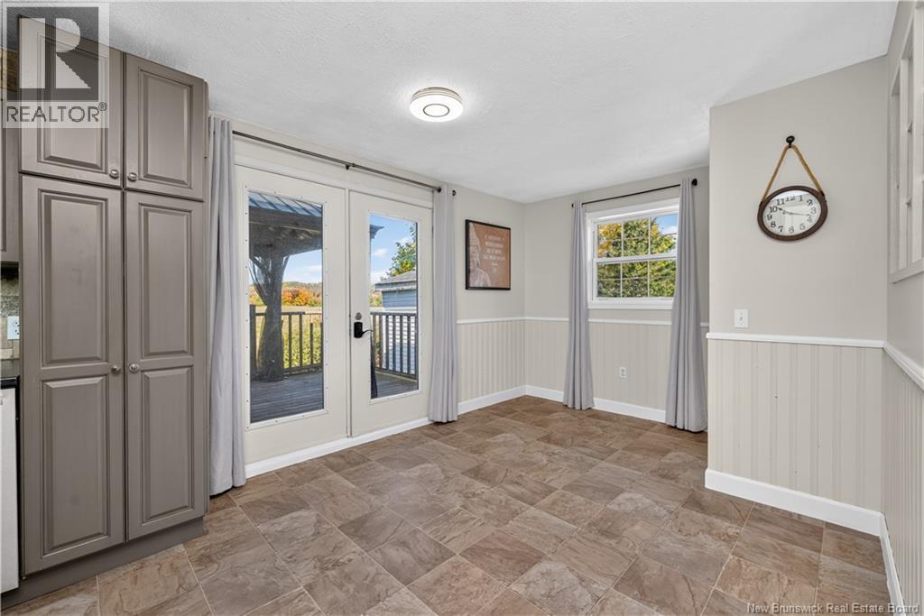 83 Renfrew Property Photo 23