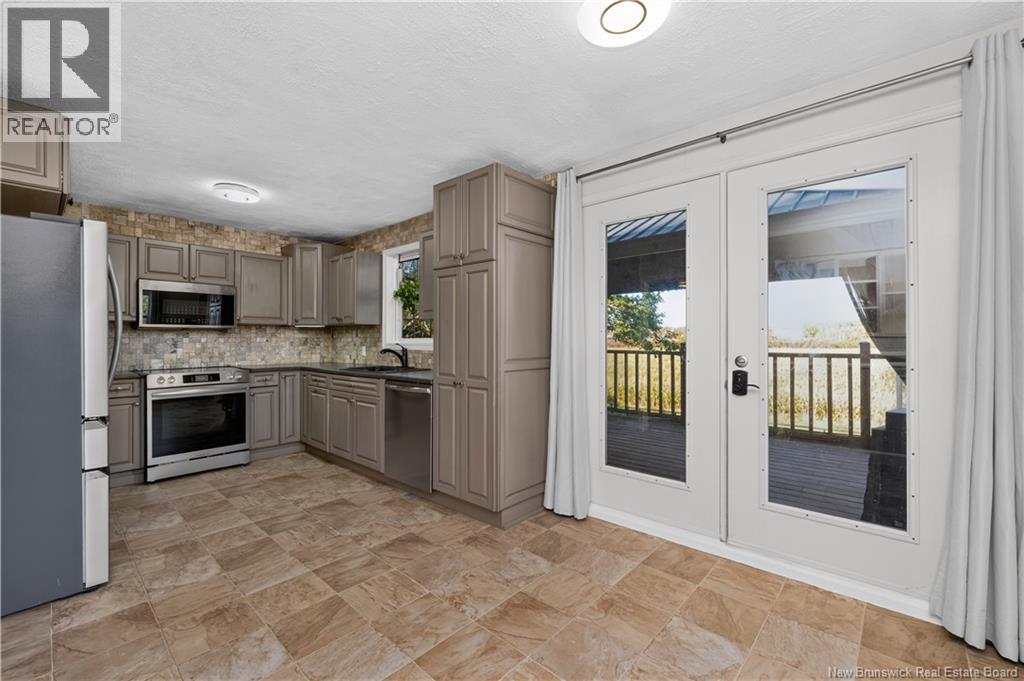 83 Renfrew Property Photo 24