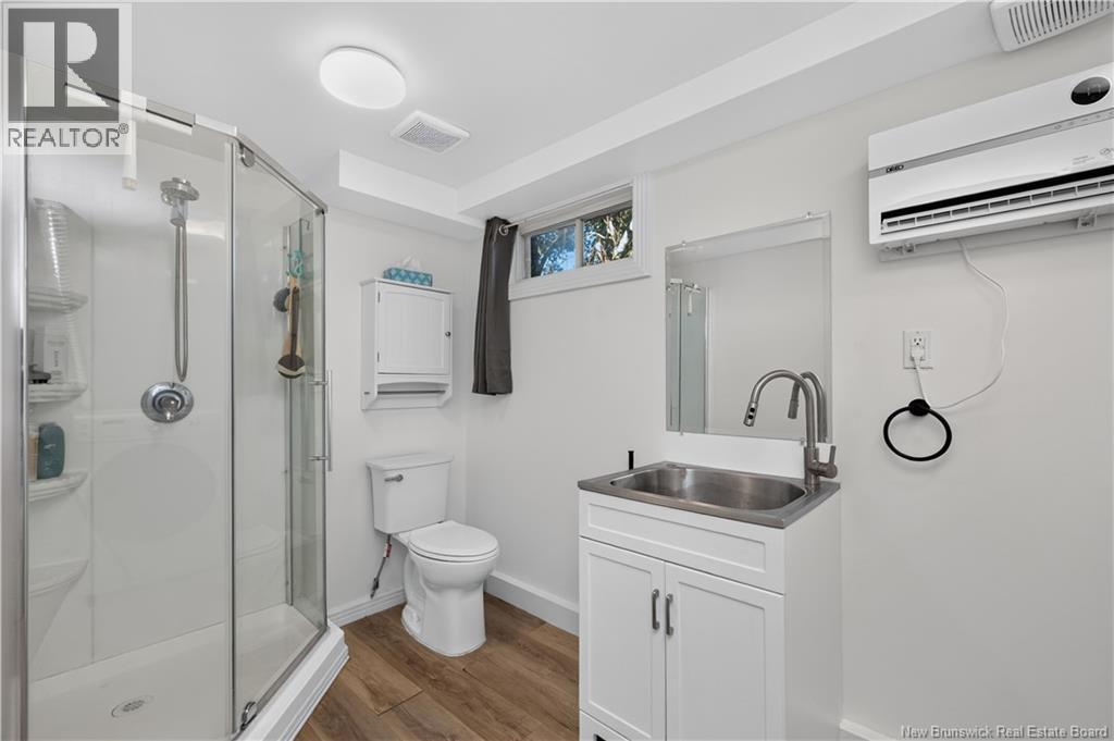 83 Renfrew Property Photo 34