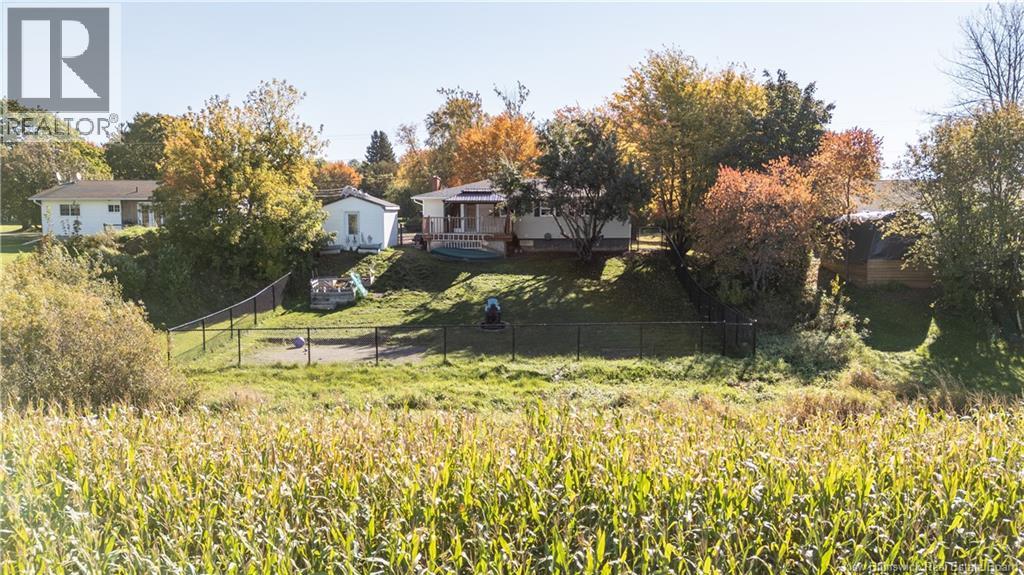 83 Renfrew Property Photo 44