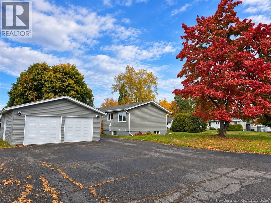 1211 Whelton Property Photo 3