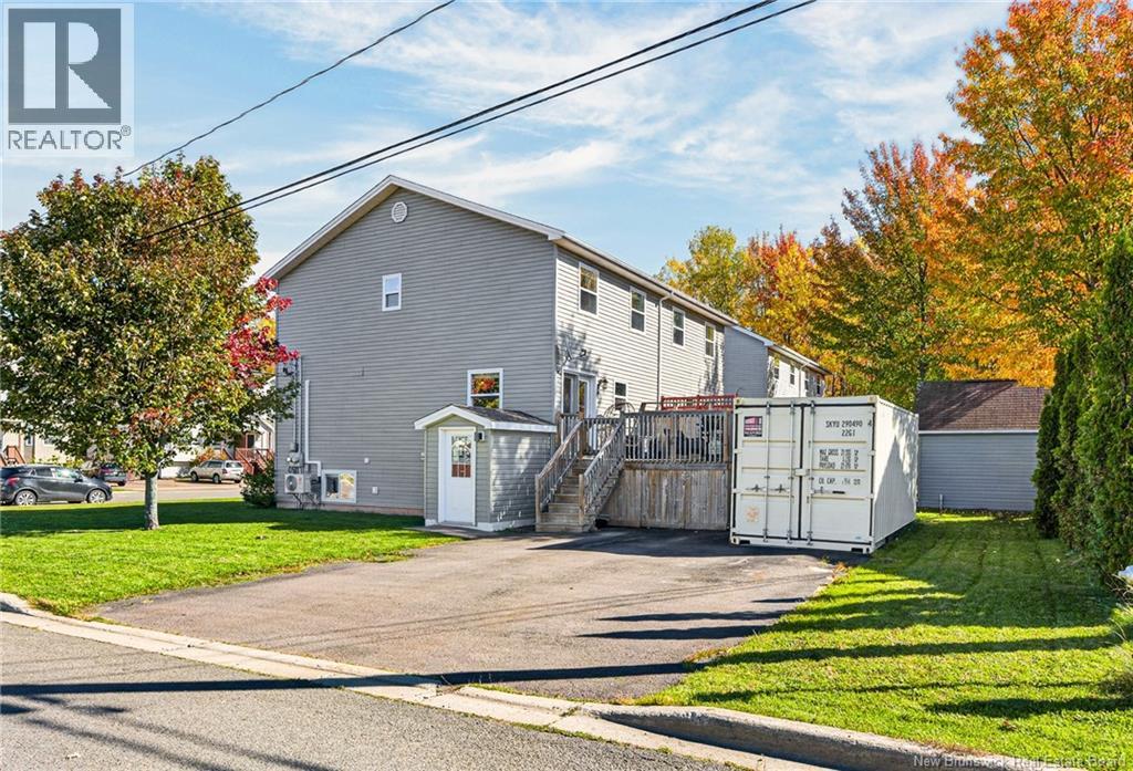 218 Glencairn Drive Property Photo 3