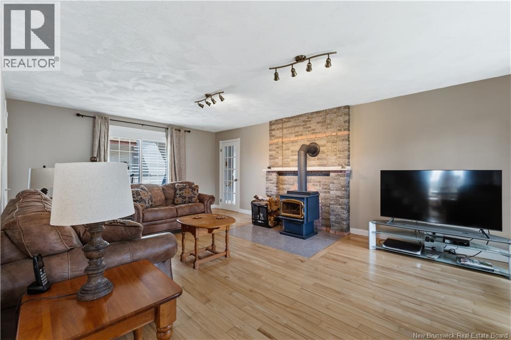12 Thaddee Street Property Photo 15