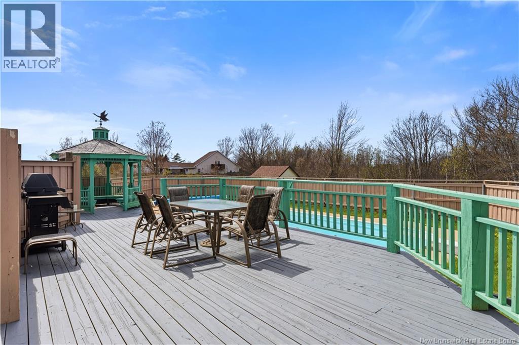 12 Thaddee Street Property Photo 46