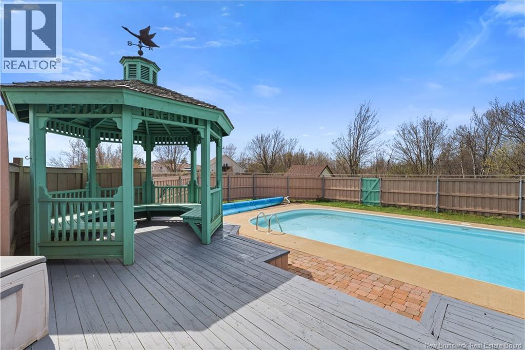 12 Thaddee Street Property Photo 47