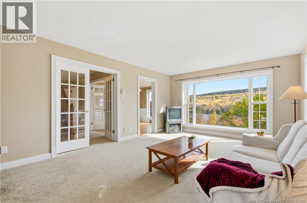18 Hillview Street Property Photo 3