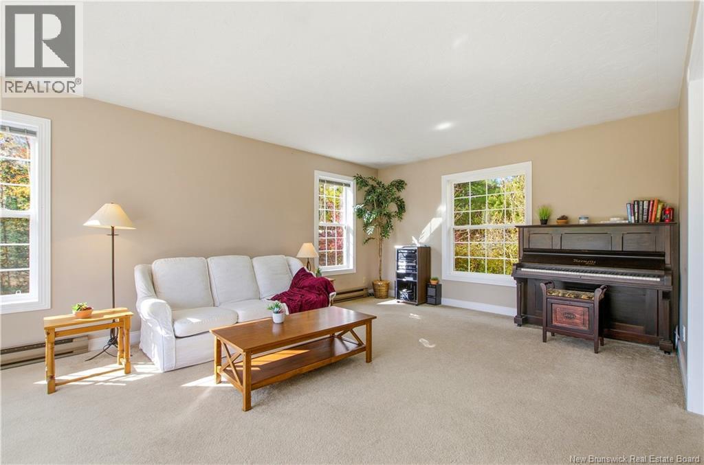 18 Hillview Street Property Photo 4