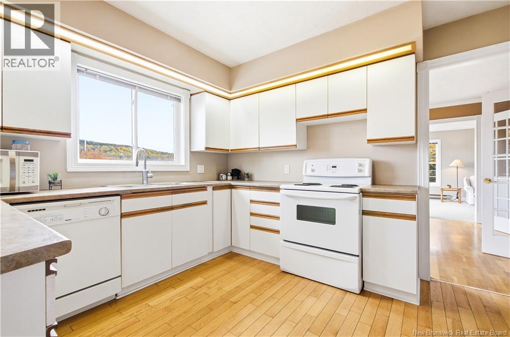 18 Hillview Street Property Photo 10