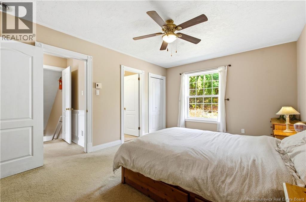 18 Hillview Street Property Photo 15