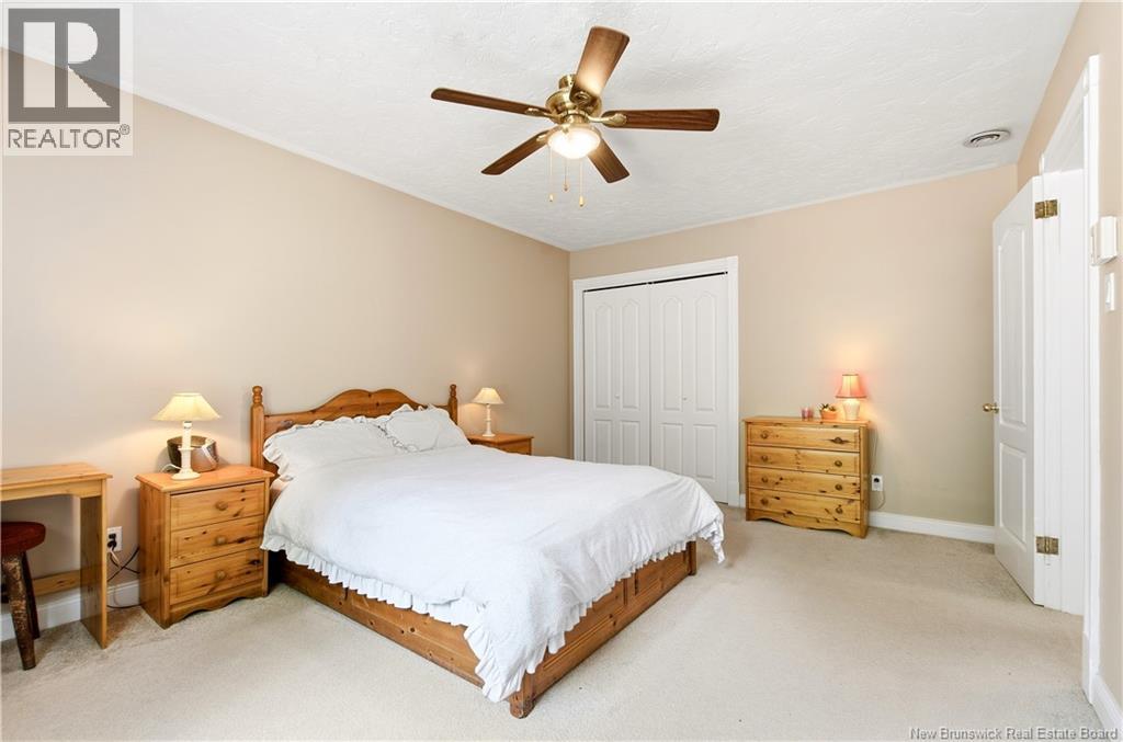 18 Hillview Street Property Photo 16