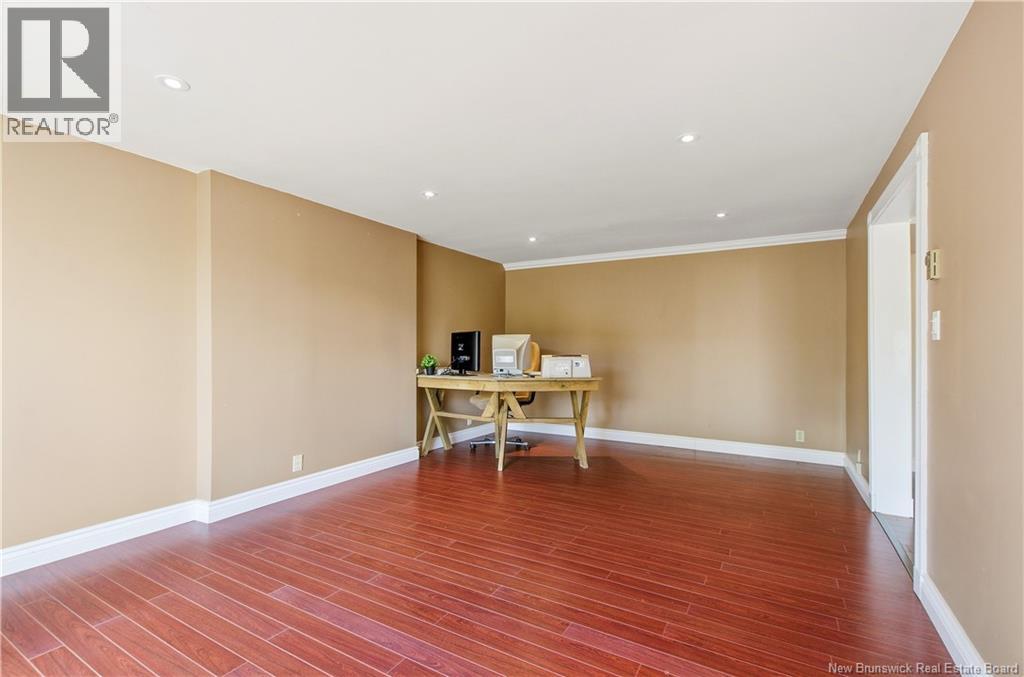 18 Hillview Street Property Photo 21