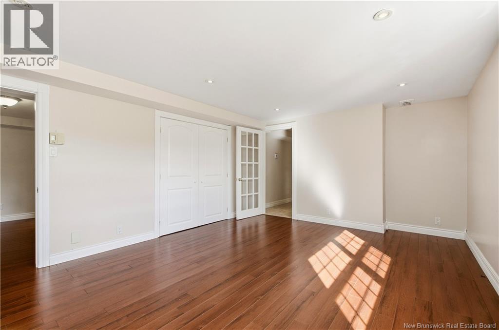 18 Hillview Street Property Photo 23