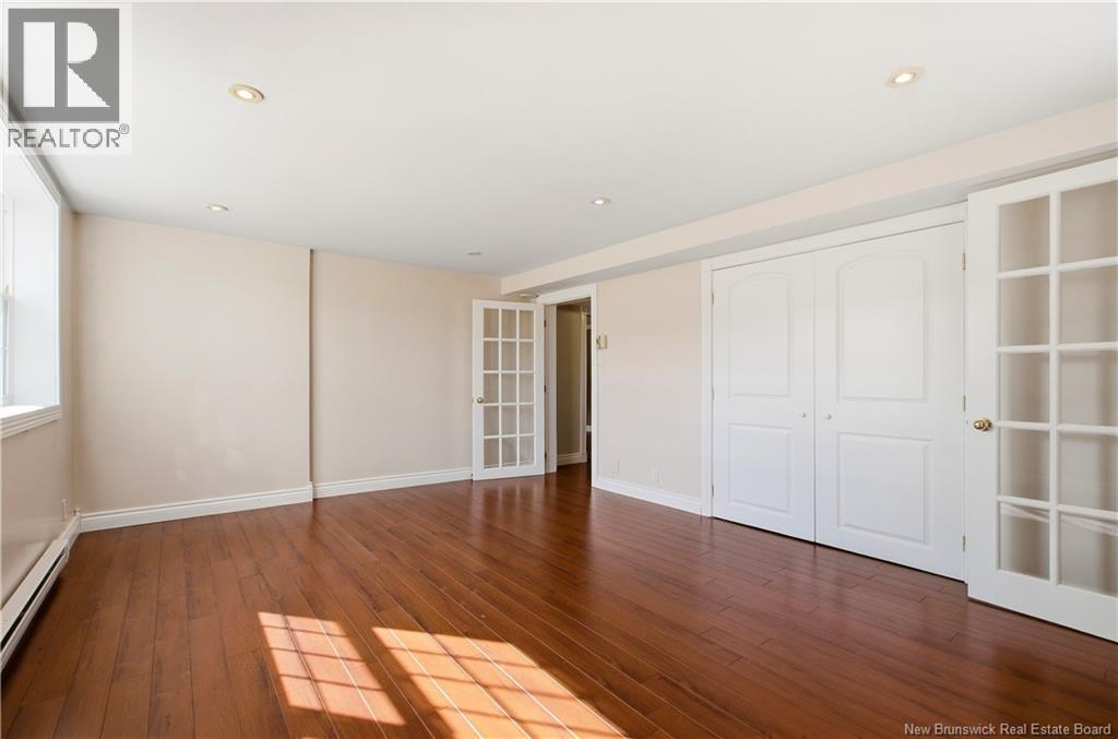 18 Hillview Street Property Photo 25