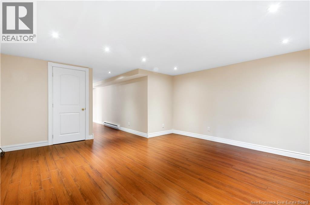 18 Hillview Street Property Photo 26