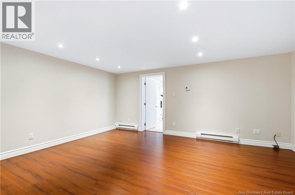 18 Hillview Street Property Photo 27