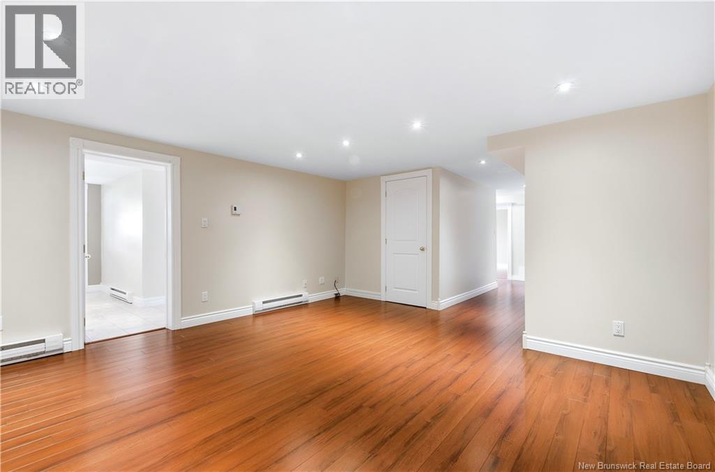 18 Hillview Street Property Photo 28