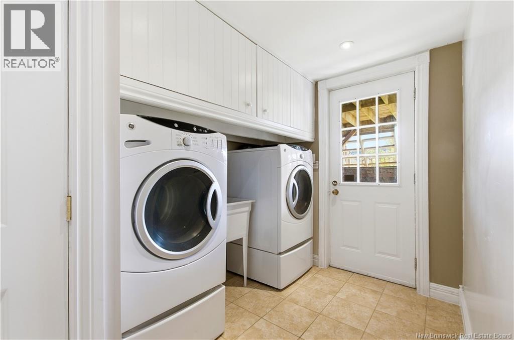18 Hillview Street Property Photo 31