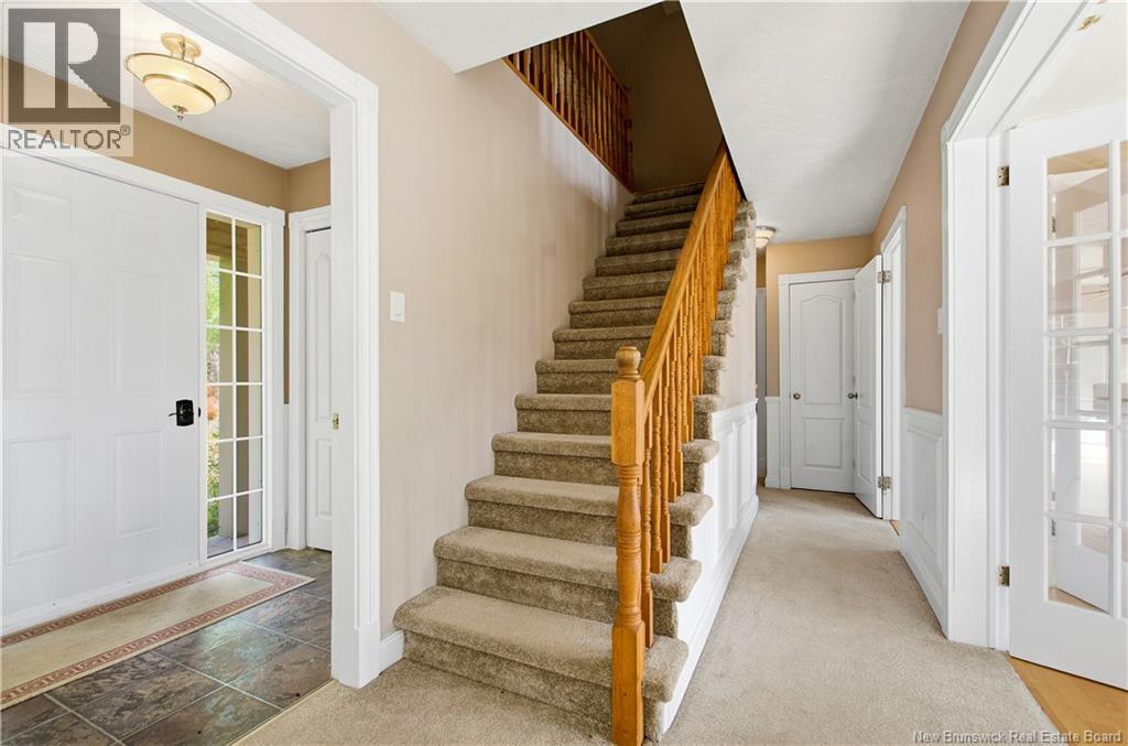 18 Hillview Street Property Photo 32