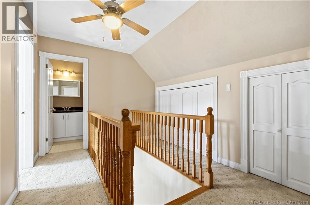 18 Hillview Street Property Photo 33