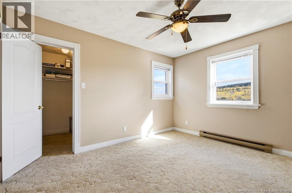 18 Hillview Street Property Photo 35