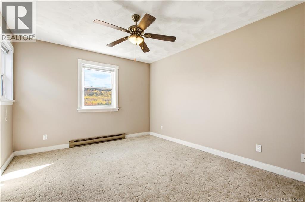 18 Hillview Street Property Photo 36