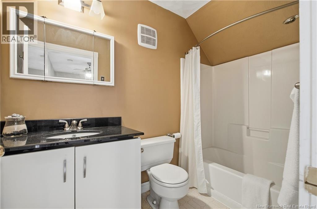 18 Hillview Street Property Photo 37