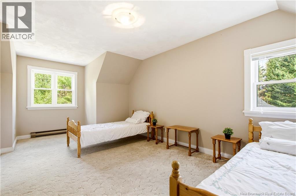 18 Hillview Street Property Photo 38