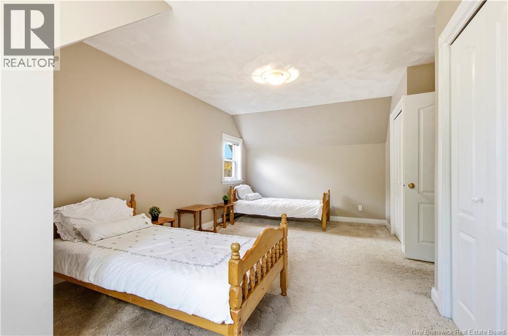 18 Hillview Street Property Photo 39