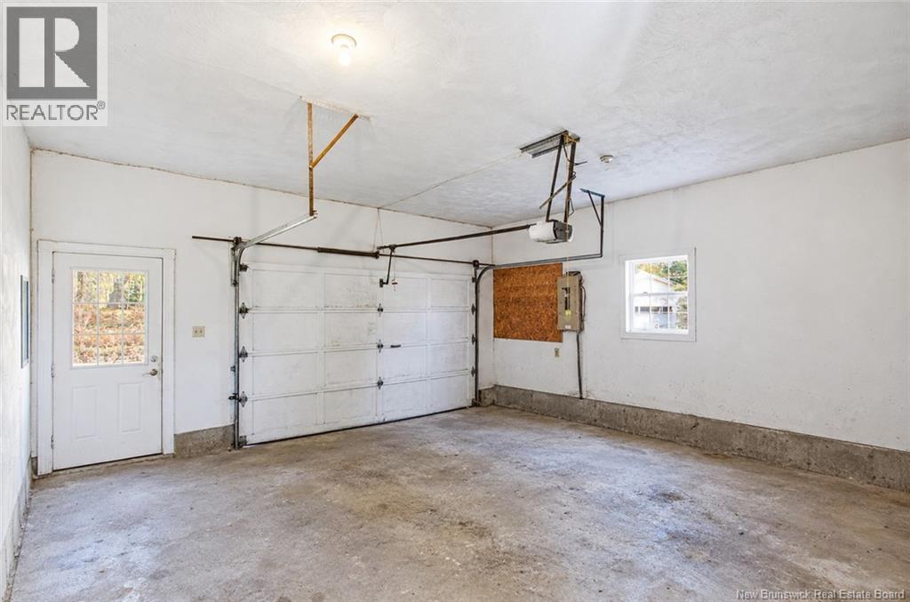 18 Hillview Street Property Photo 40