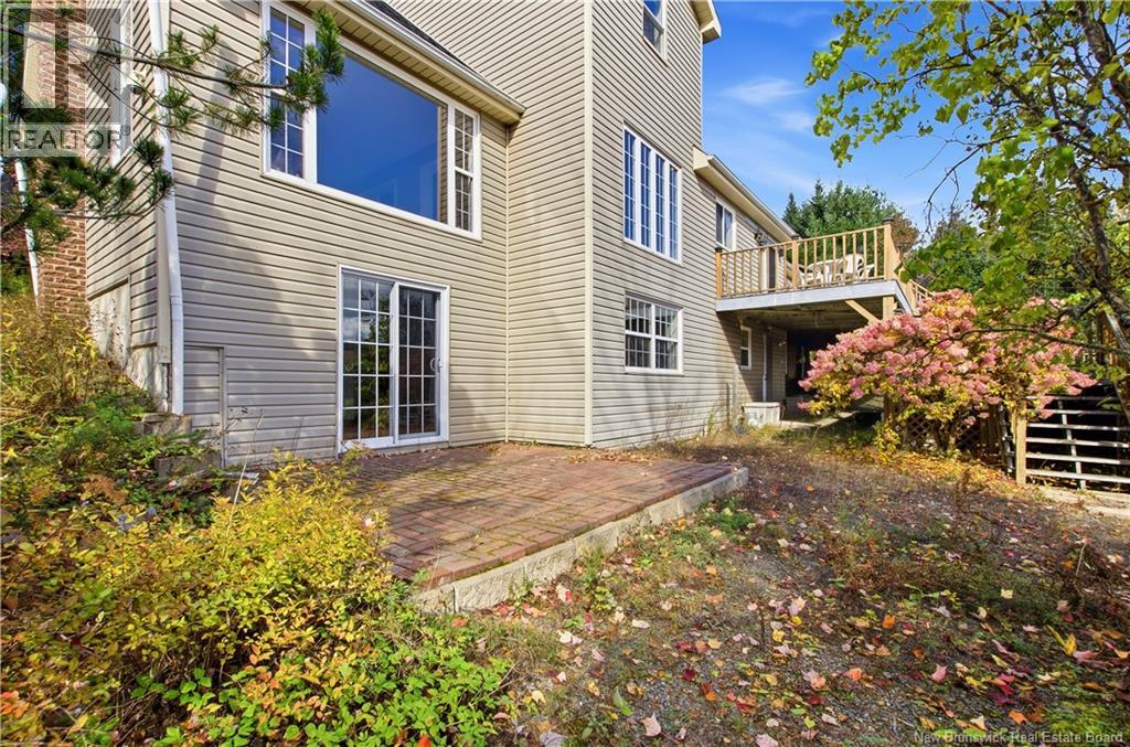 18 Hillview Street Property Photo 43