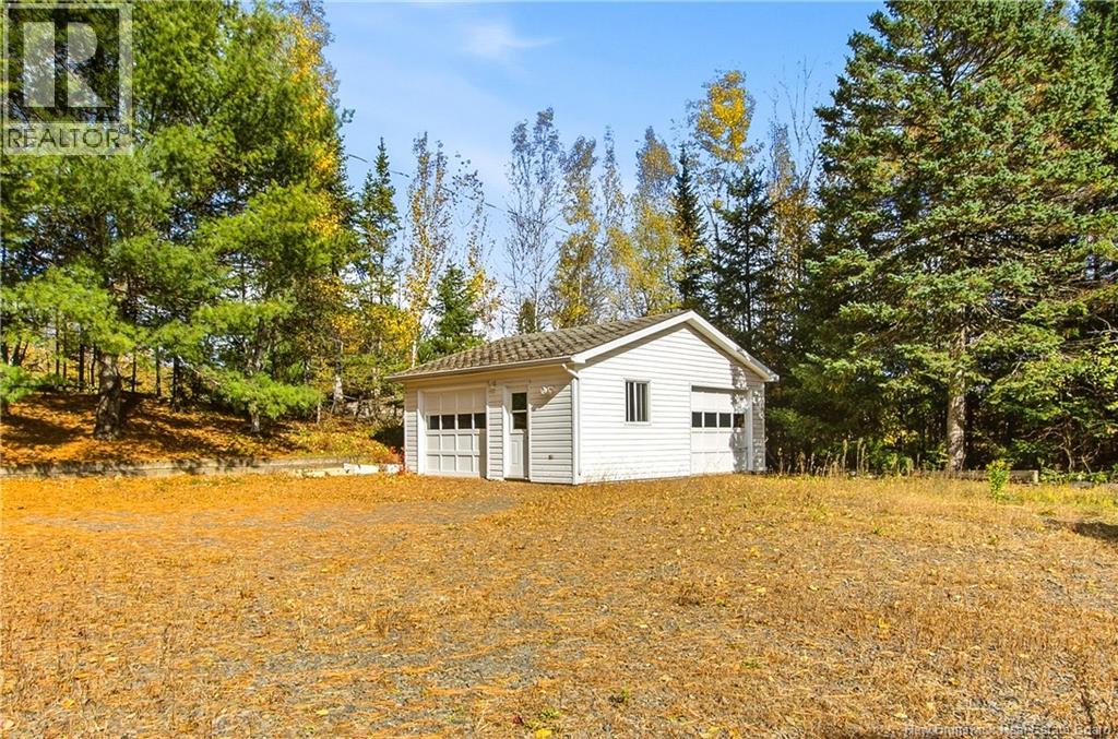 18 Hillview Street Property Photo 44