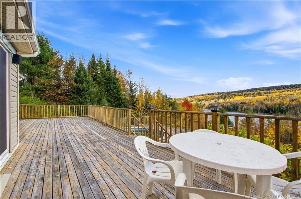 18 Hillview Street Property Photo 45