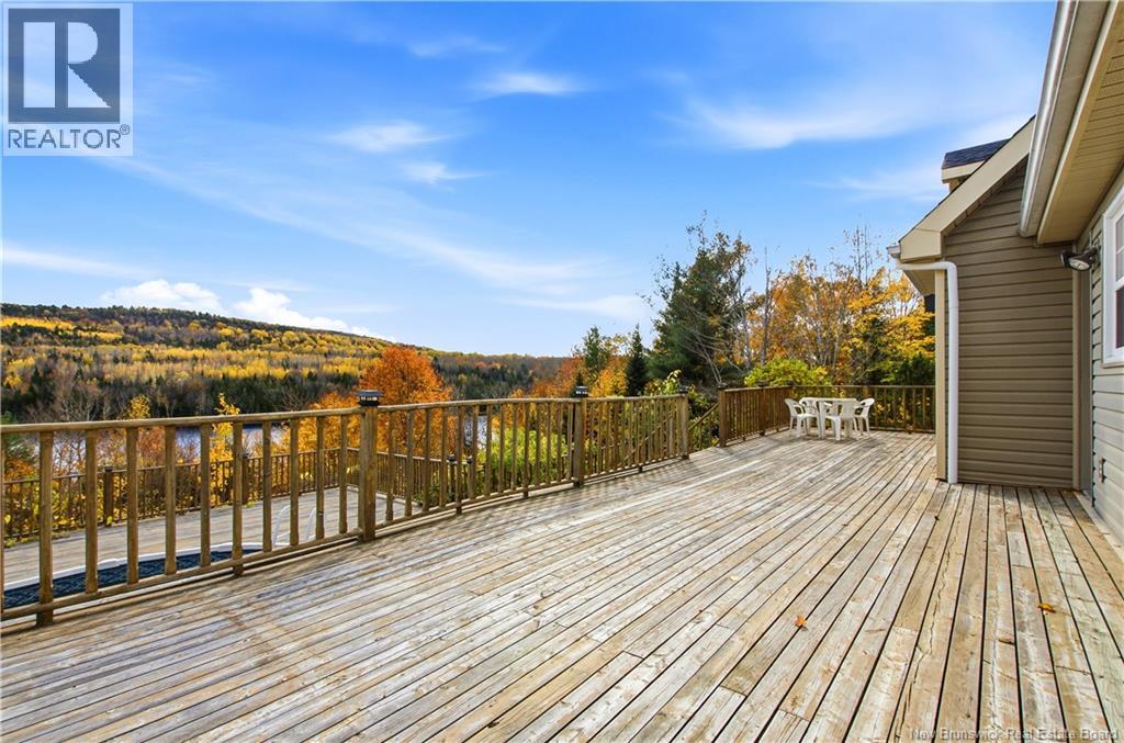 18 Hillview Street Property Photo 46