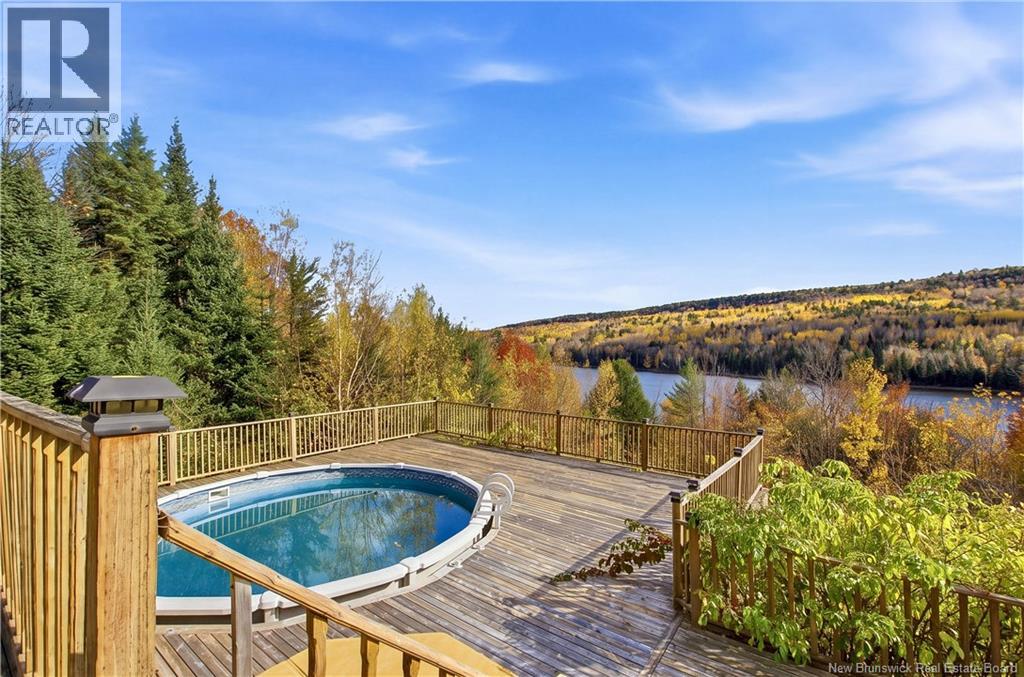 18 Hillview Street Property Photo 47