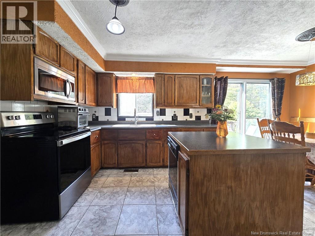 53 Hector Property Photo 8