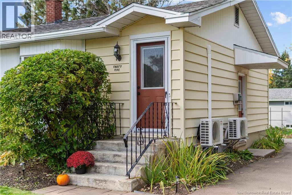 35 Lindsay Street Property Photo 2