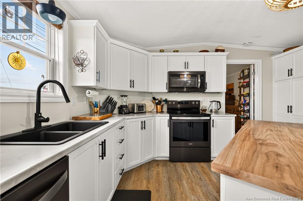231 Bonaventure Street Property Photo 8