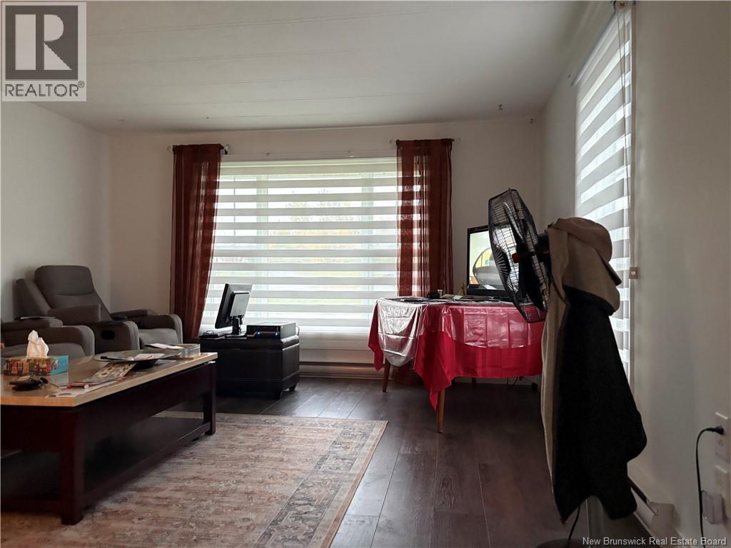 610 College Street Property Photo 3