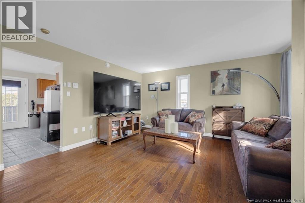 193 King St West Property Photo 2