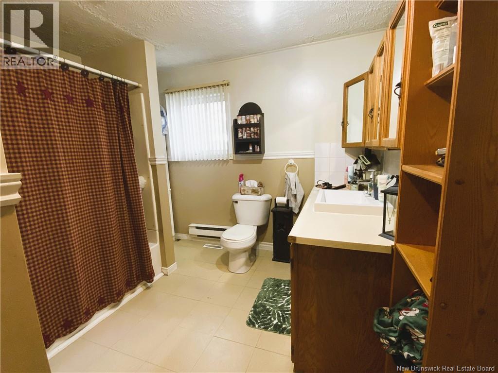 2123 Commerciale Street Property Photo 4