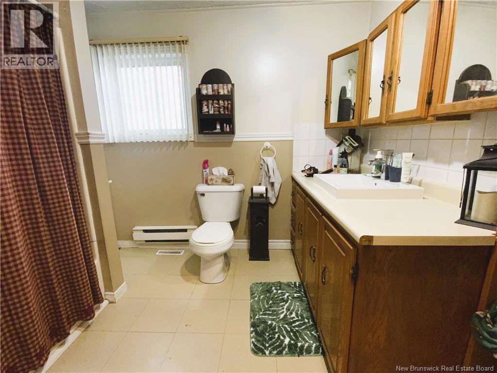 2123 Commerciale Street Property Photo 5