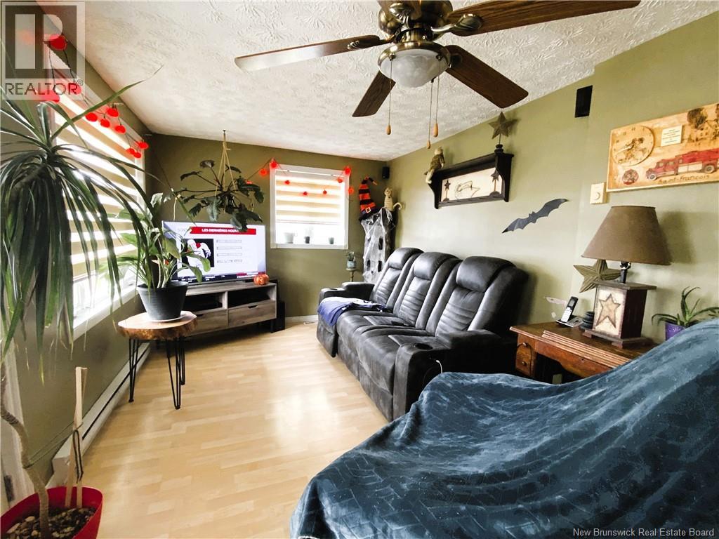 2123 Commerciale Street Property Photo 7