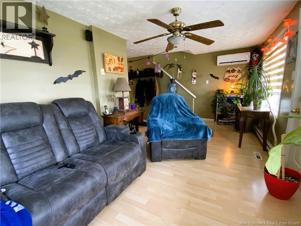 2123 Commerciale Street Property Photo 8