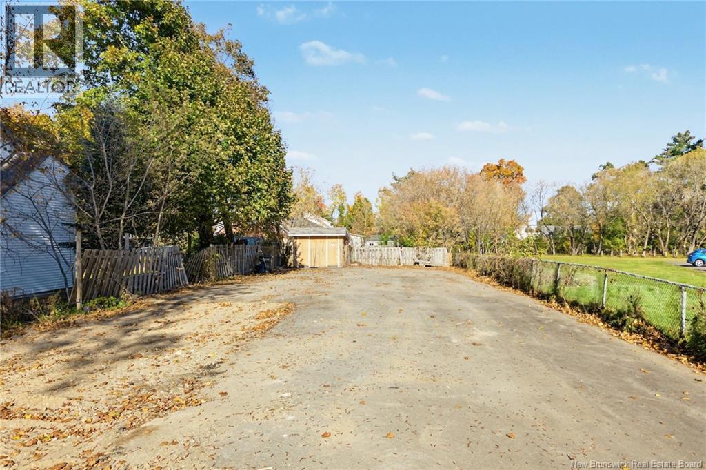 677 Union Street Property Photo 4
