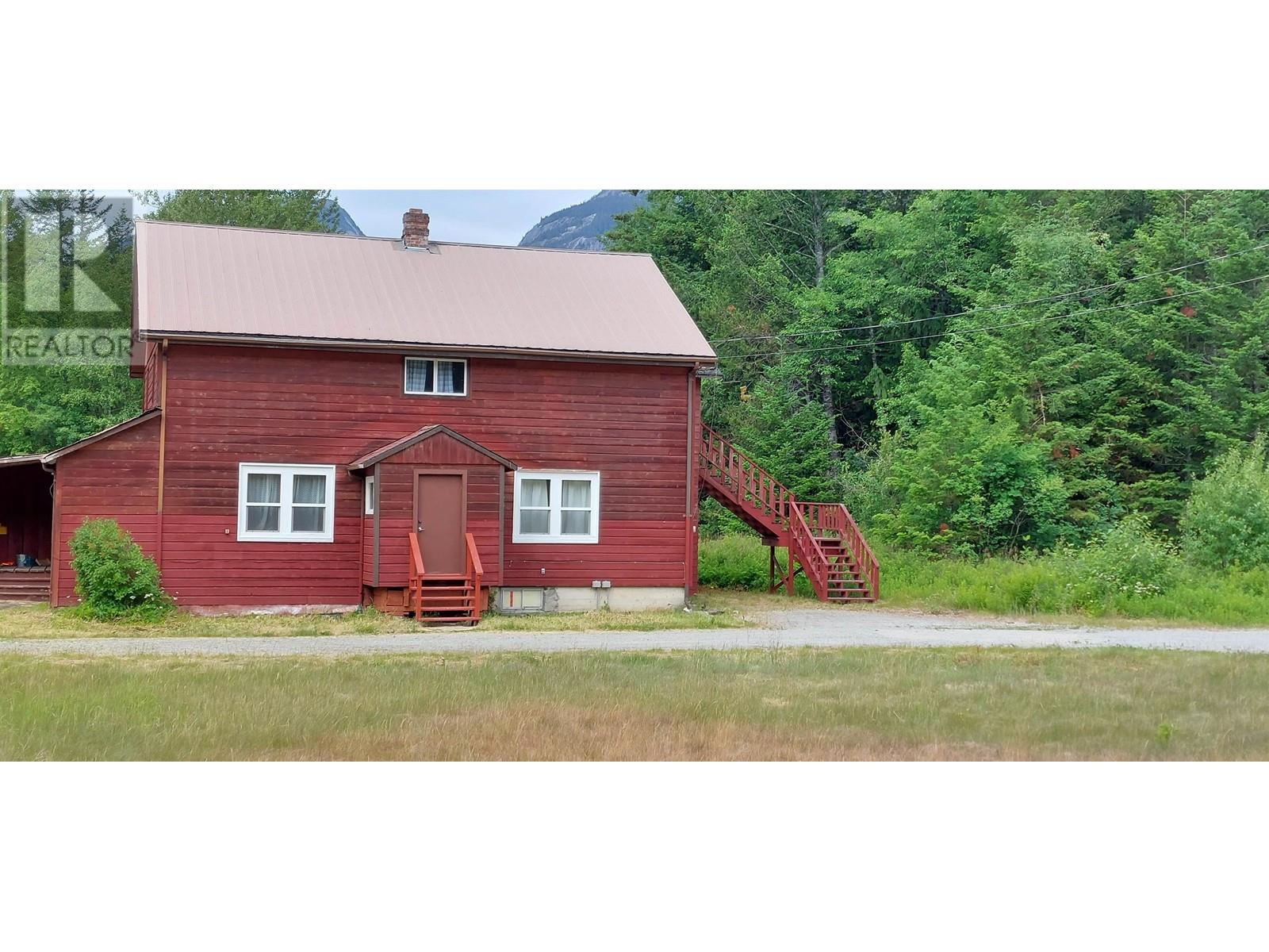 2335 Mackenzie 20 Highway Property Photo 2