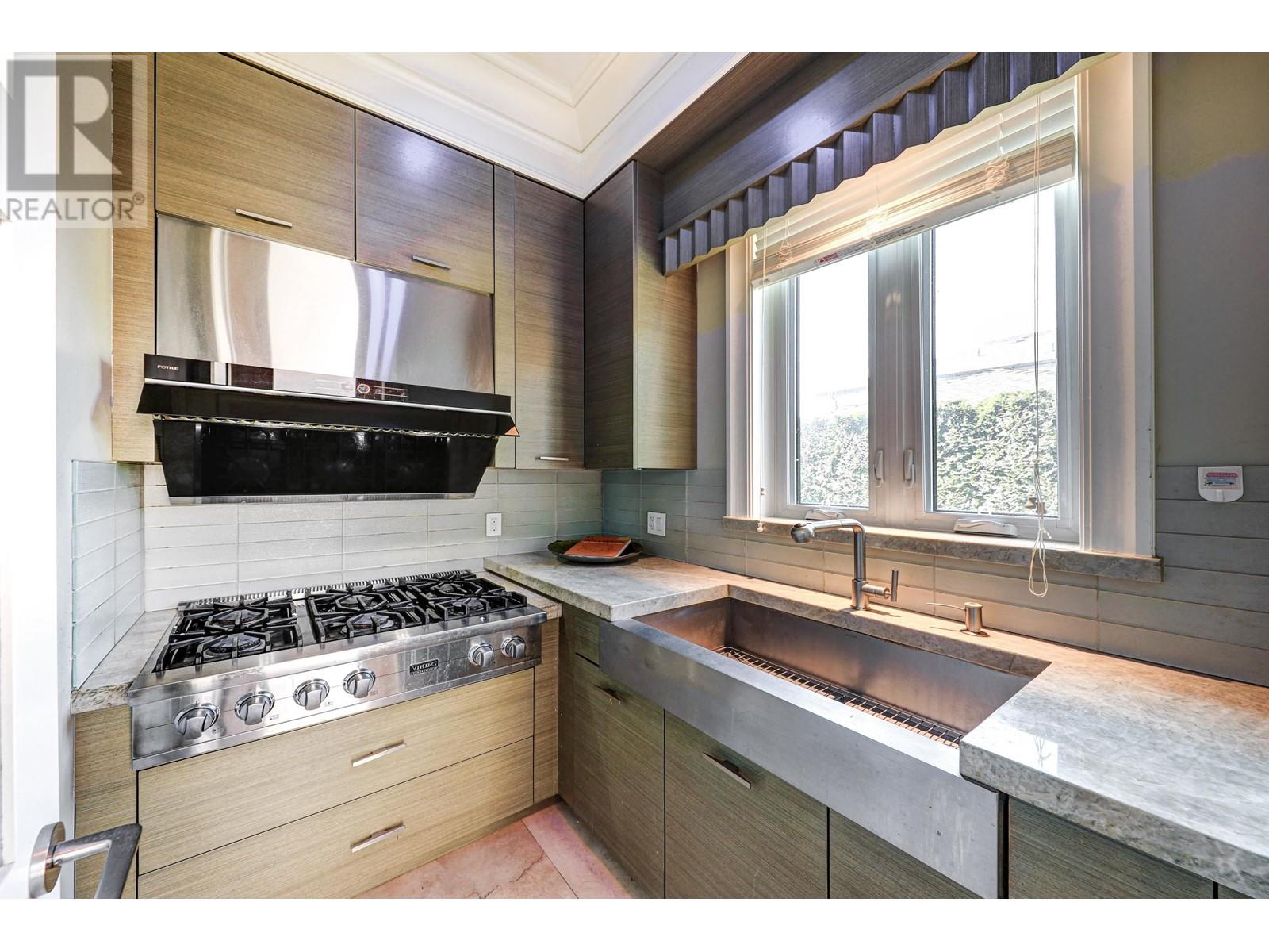 1461 W 47th Avenue Property Photo 13