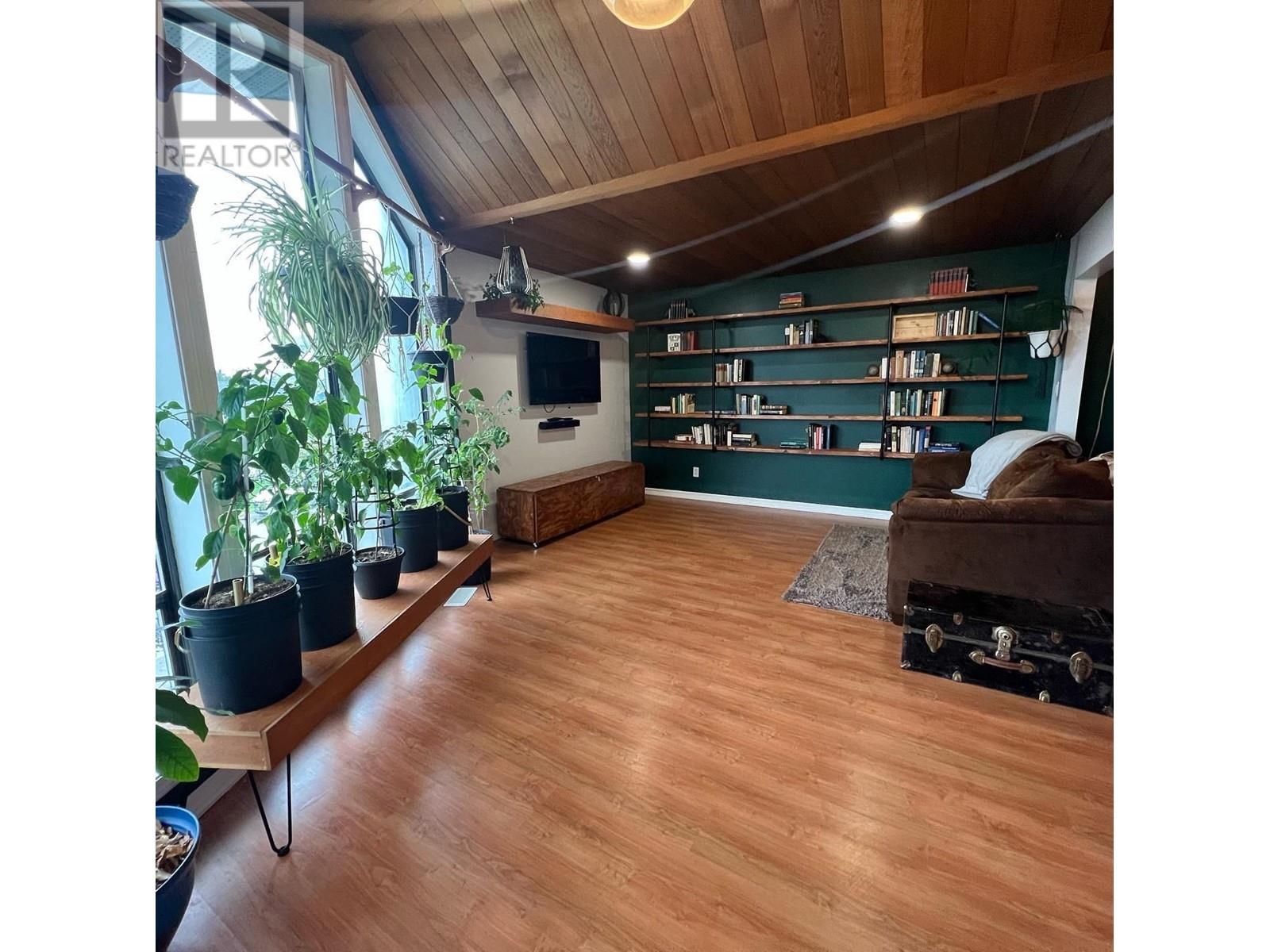 576 Pillsbury Avenue Property Photo 13
