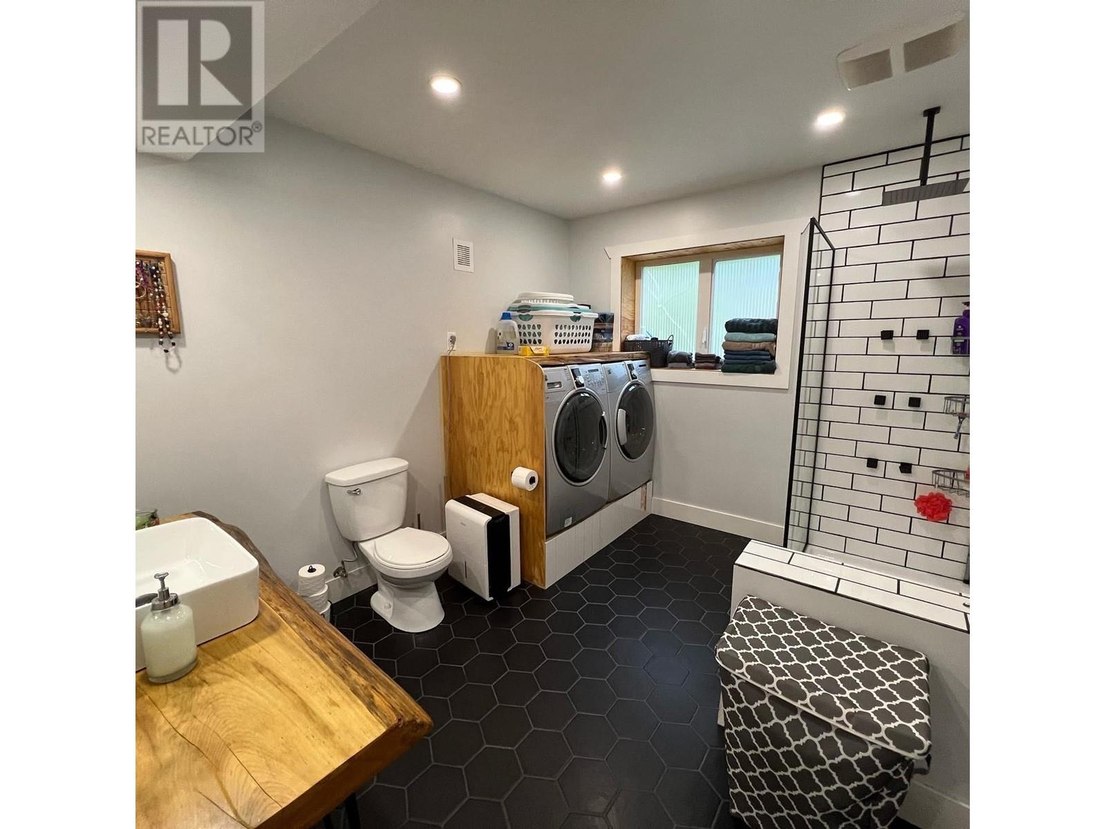 576 Pillsbury Avenue Property Photo 15